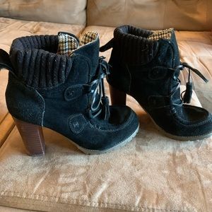 Tommy Hilfiger platform suede/leather boots. Size 7 1/2